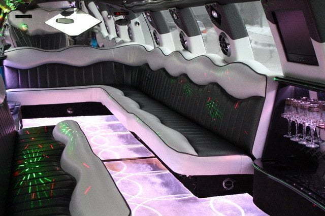 Лимузин Форд Экскершн в стилле Роллс-Ройс до 30 чел. от ЛимоФаворит 3