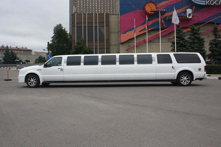 Лимузин Форд Экскершн в стилле Роллс-Ройс до 30 чел. от ЛимоФаворит 5