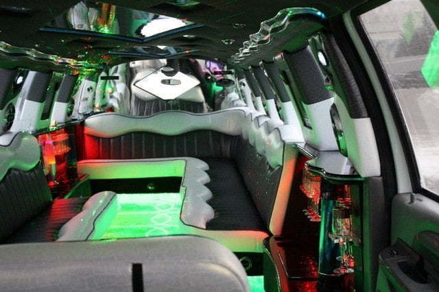 Лимузин Форд Экскершн в стилле Роллс-Ройс до 30 чел. от ЛимоФаворит 6