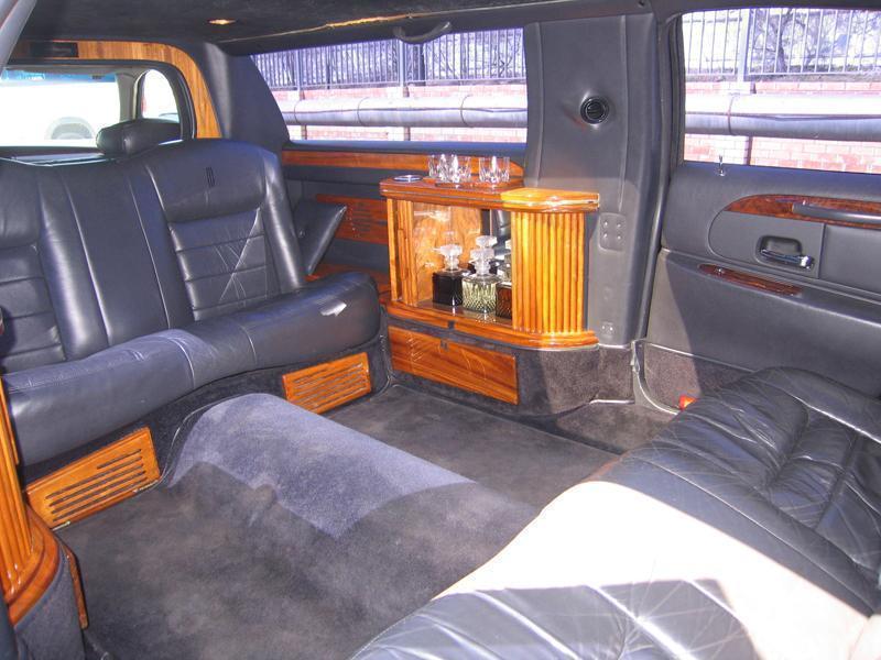 Лимузин Линкольн Таункар белого цвета до 7 чел. от ЛимоФаворит 3