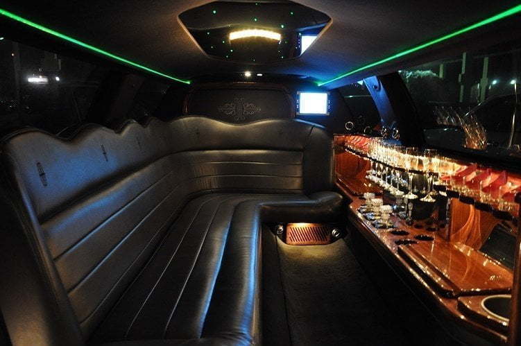 Лимузин Линкольн Таункар до 10 чел. от ЛимоФаворит 2