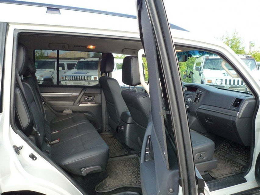 Mitsubishi Pajero до 4 чел., 2015 г. от Limo City 3