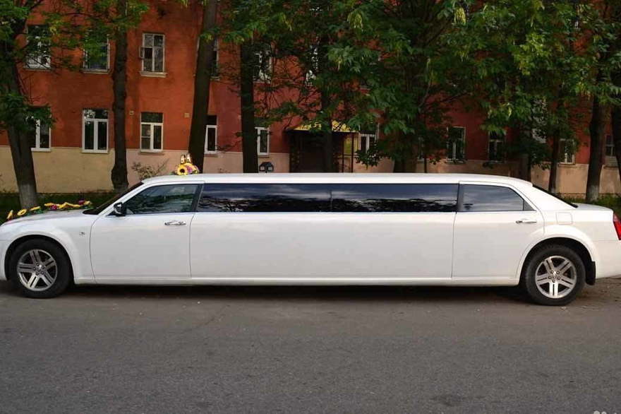Лимузин Крайслер до 10 чел. от ЛимоФаворит 3