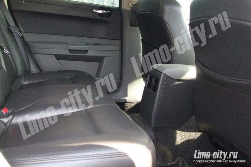 Крайслер 300С до 4 чел., 2011 г. от Limo City 11