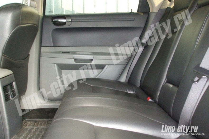 Крайслер 300С до 4 чел., 2011 г. от Limo City 12