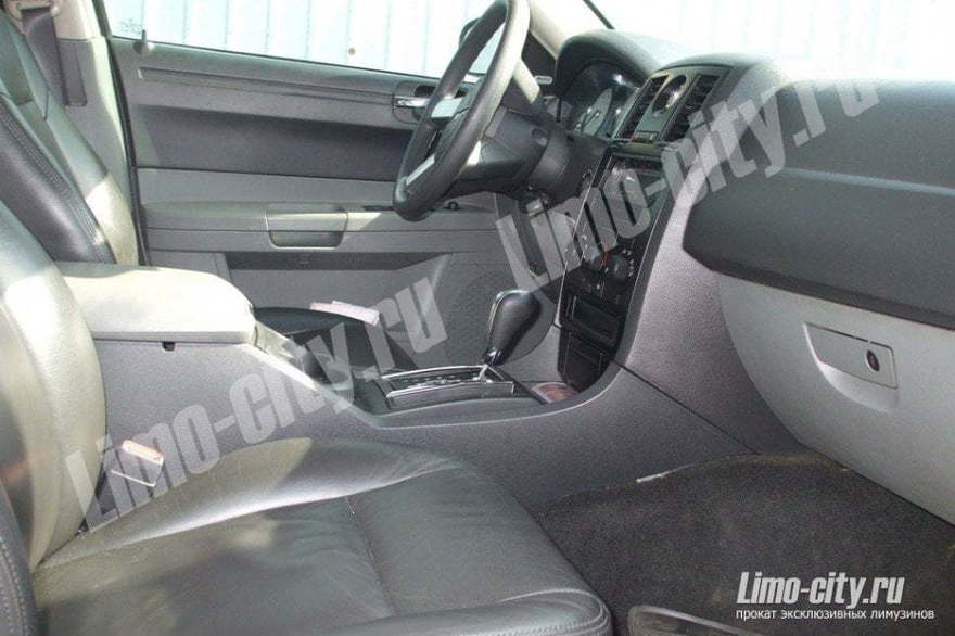 Крайслер 300С до 4 чел., 2011 г. от Limo City 13