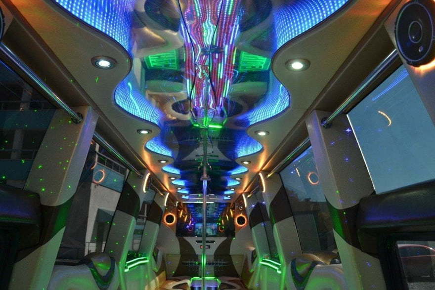 Двух ярусный лимузин Хаммер до 28 чел. от ЛимоФаворит 5