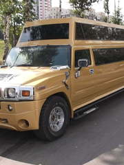 Золотой лимузин Хаммер в полный рост до 28 чел. от ЛимоФаворит 1