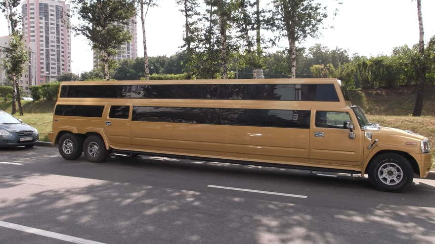 Золотой лимузин Хаммер в полный рост до 28 чел. от ЛимоФаворит 5