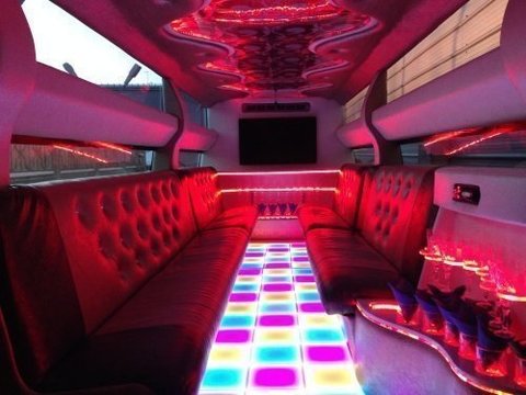 Красный лимузин Хаммер до 28 чел. от ЛимоФаворит 5