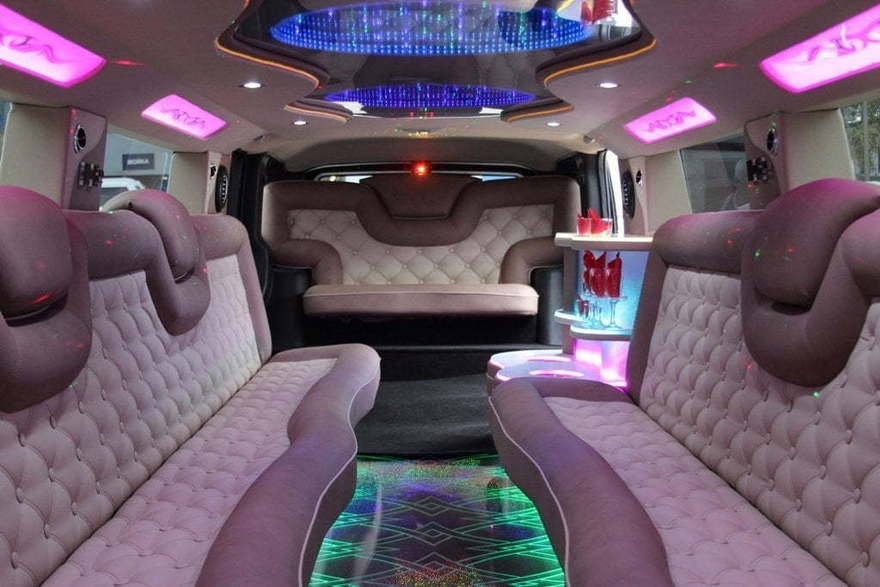 Черный лимузин Хаммер  до 25 чел. от ЛимоФаворит 3