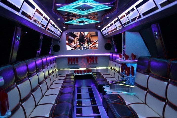 Лимузин Кадиллак Эскалэйд до 25 чел. от ЛимоФаворит 4