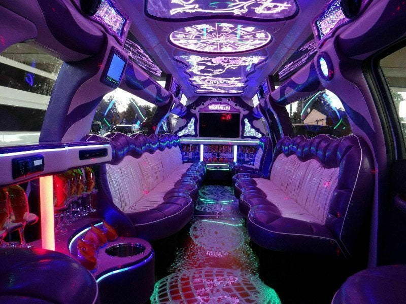 Высокий лимузин Кадиллак Эскалэйд до 30 чел. от ЛимоФаворит 3