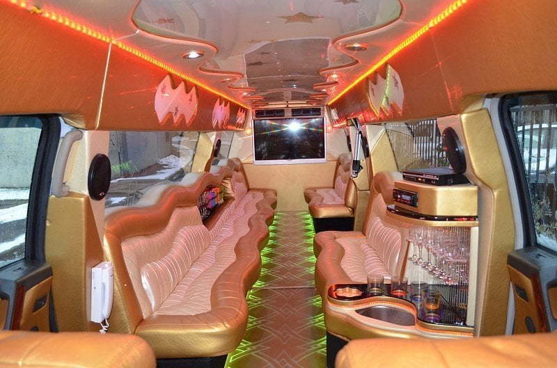 Лимузин Инфинити QX-56 до 28 чел. от ЛимоФаворит 2