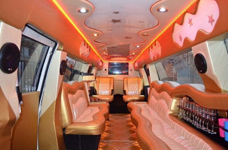 Лимузин Инфинити QX-56 до 28 чел. от ЛимоФаворит 5