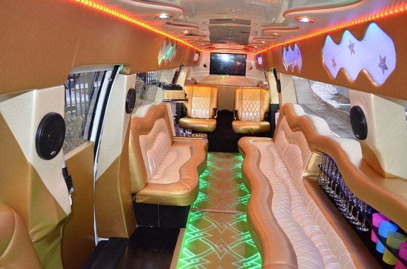 Лимузин Инфинити QX-56 до 28 чел. от ЛимоФаворит 6