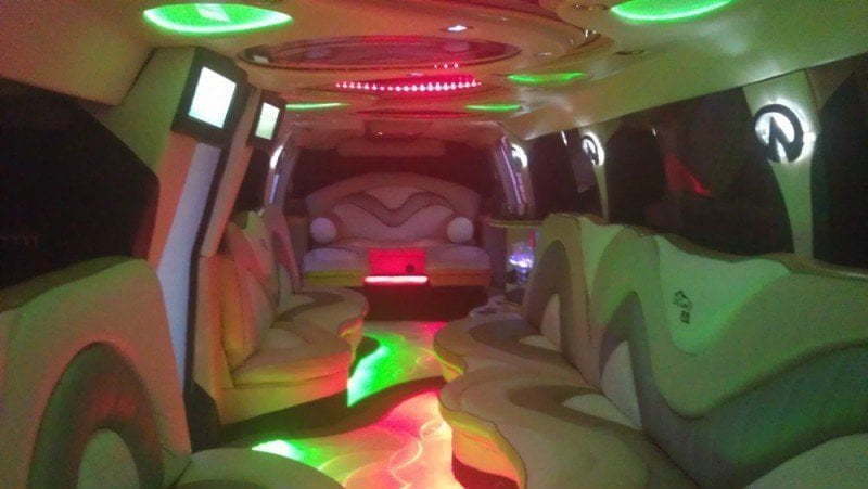 Золотой лимузин Инфинити до 20 чел. от ЛимоФаворит 2