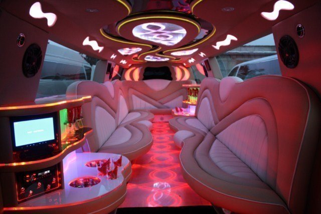 Лимузин Infiniti QX56 до 22 чел. от ЛимоФаворит 2