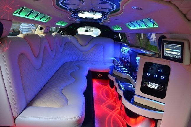 Белый лимузин Крайслер до 10 чел. от ЛимоФаворит 3