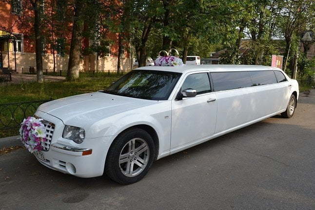 Белый лимузин Крайслер до 10 чел. от ЛимоФаворит 4