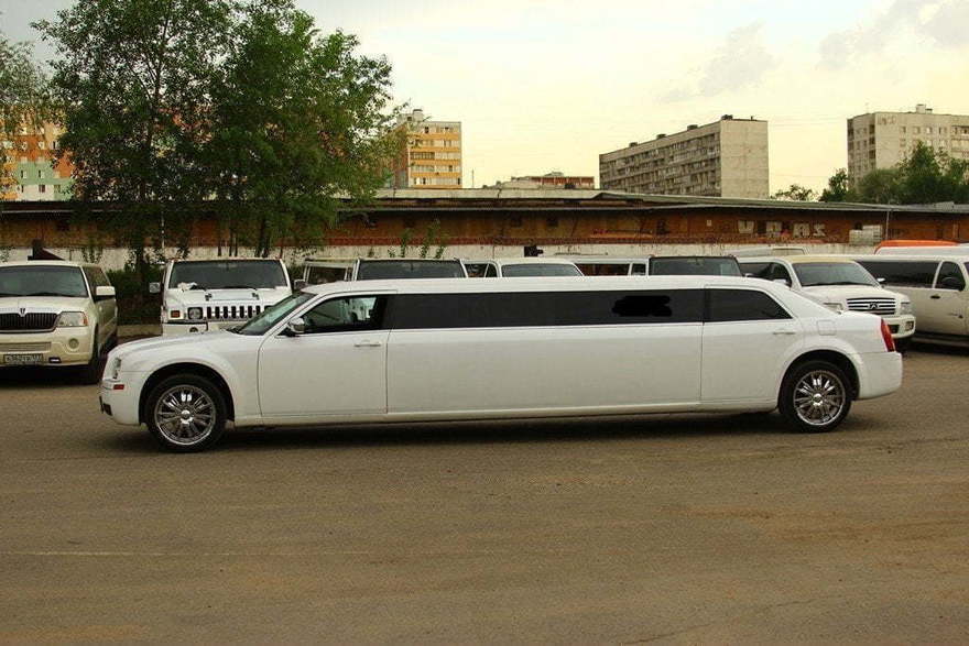 Белый лимузин Крайслер до 10 чел. от ЛимоФаворит 6