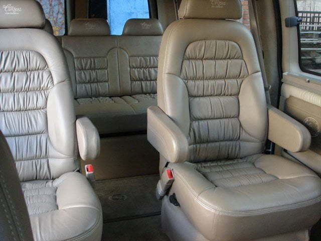 Микроавтобус Cadillac Escalade Express до 6 чел. от ЛимоФаворит 2