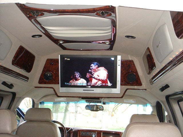 Микроавтобус Cadillac Escalade Express до 6 чел. от ЛимоФаворит 3