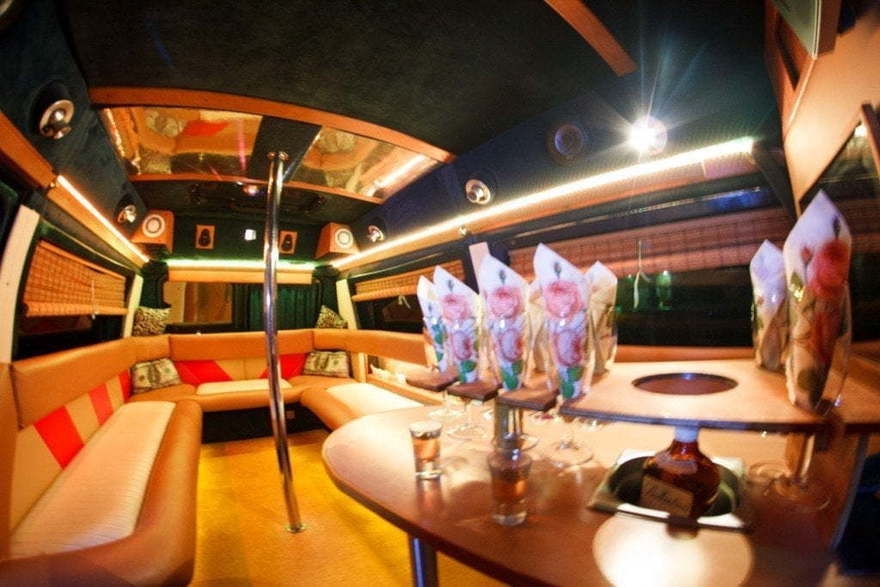 Микроавтобус Шевроле Limobus до 12 чел. от ЛимоФаворит 3