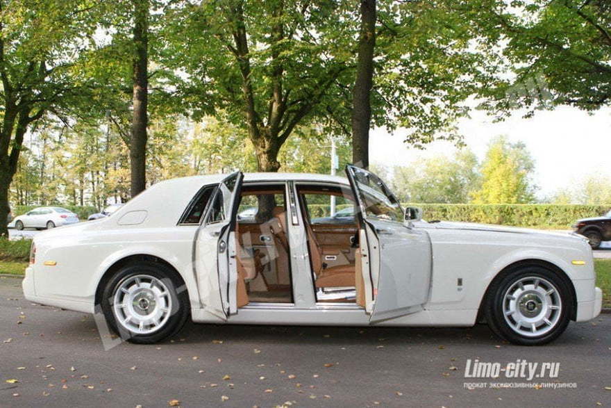 Роллс-Ройс Phantom до 3 чел., 2010 г. от Limo City 4