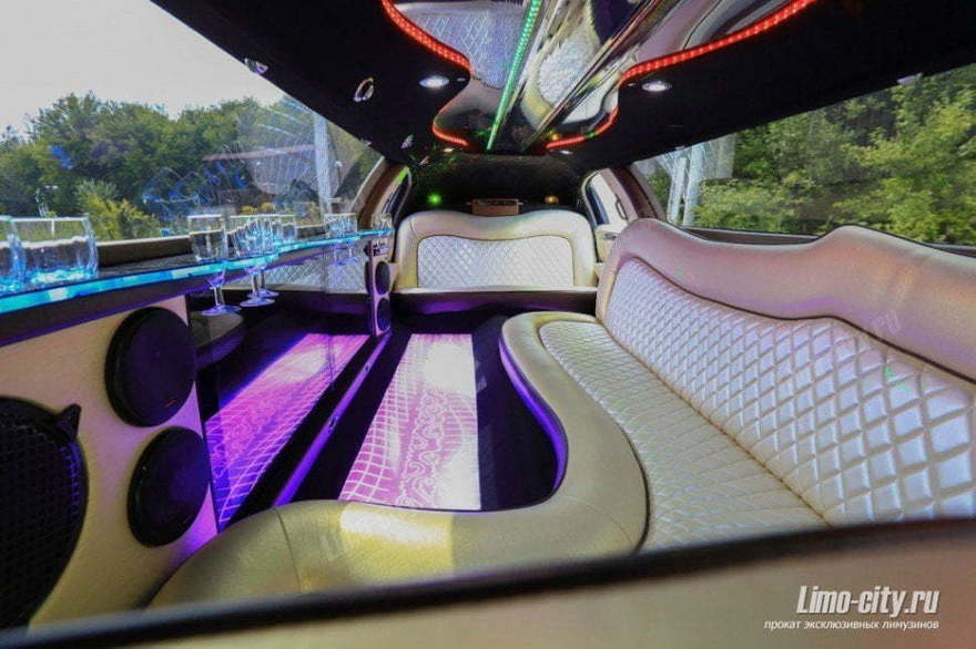 Линкольн Таун кар Белая леди до 11 чел., 2014 г. от Limo City 5