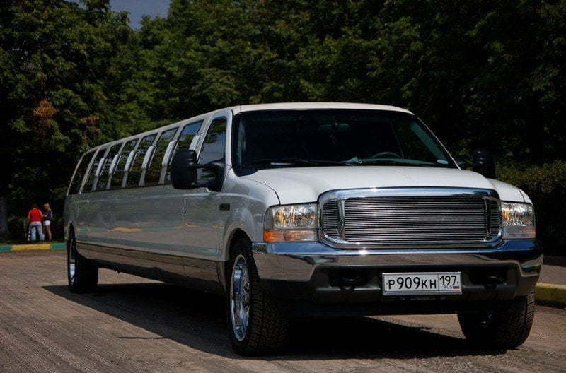 Лимузин Форд Экскершн до 25 чел. от ЛимоФаворит 3