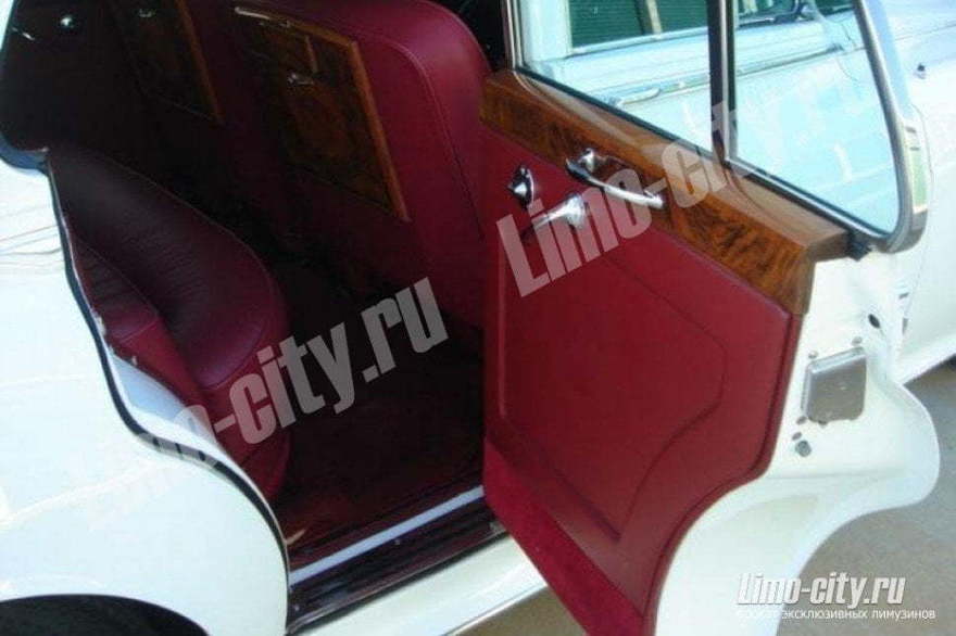 Роллс-Ройс Клоуд до 4 чел., 2013 г. от Limo City 3