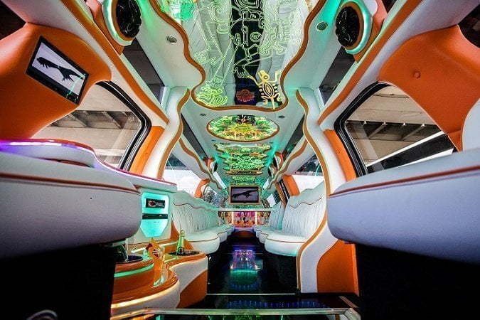 Лимузин Кадиллак Эскалейд до 24 чел. от ЛимоФаворит 3