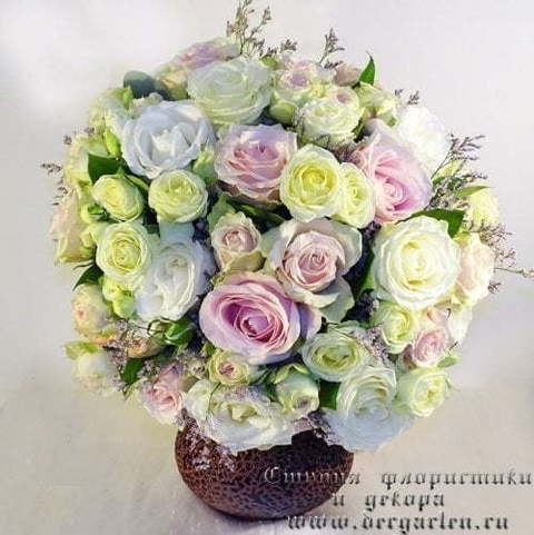 Монобукет из одного вида цветов, Классический круглый name от Студия декора и флористики Der Garten 2