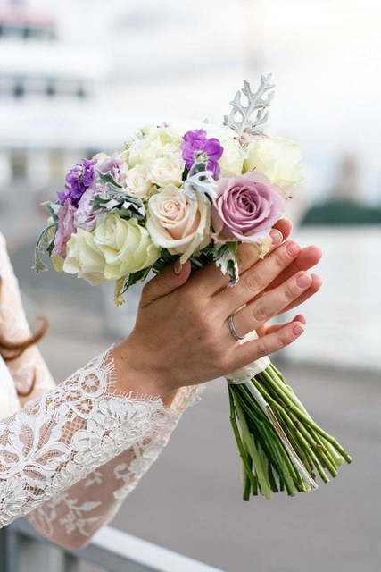 Монобукет из одного вида цветов, Классический круглый, Классический вытянутый name от Студия декора и флористики il Fiore Decor 2