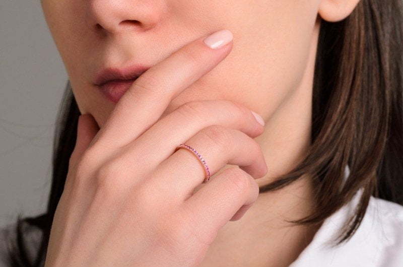 Помолвочное кольцо дорожка с лиловыми сапфирами AOG-YMR-0017 из Розовое (красное) золото от Ювелирный салон Art of glow 3