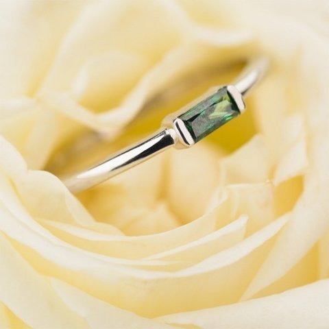 Помолвочное кольцо серебряное с прямоугольным фианитом AOG-YMR-0007S из Серебро от Ювелирный салон Art of glow 1
