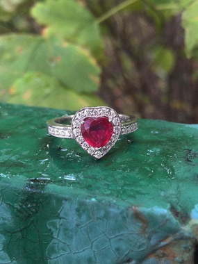 Бриллиантовое помолвочное кольцо с рубиновым сердцем AOG-ER-0103 из Белое золото от Ювелирный салон Art of glow 2