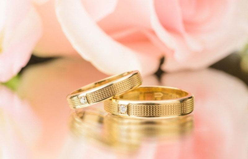 Золотые обручальные кольца с бриллиантом R-KO-3020 из Желтое золото от Ювелирный салон Art of glow 2