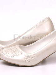 Свадебные туфли на низком каблучке цвета айвори от  2