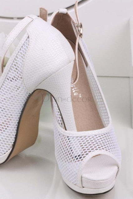 Свадебные туфли с ремешком от  3