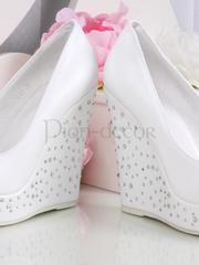 Свадебные туфли на танкетке со стразами от  2