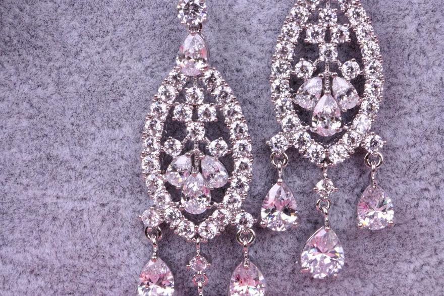 Серьги Венесуэлла с цирконами из Посеребренная бижутерия от  3