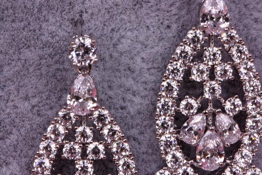 Серьги Венесуэлла с цирконами из Посеребренная бижутерия от  5