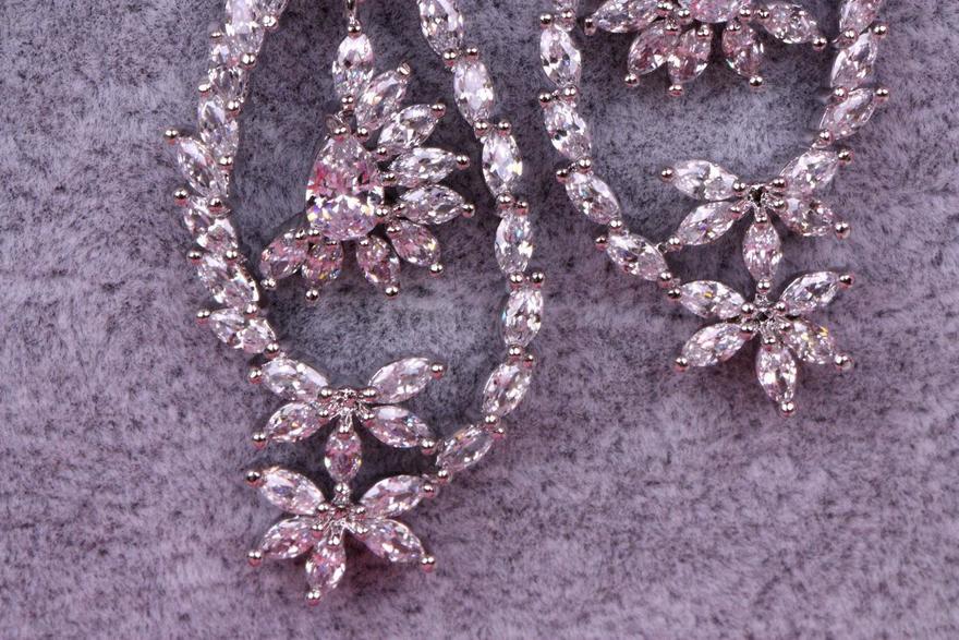 Серьги Flowers с цирконами из Посеребренная бижутерия от  5