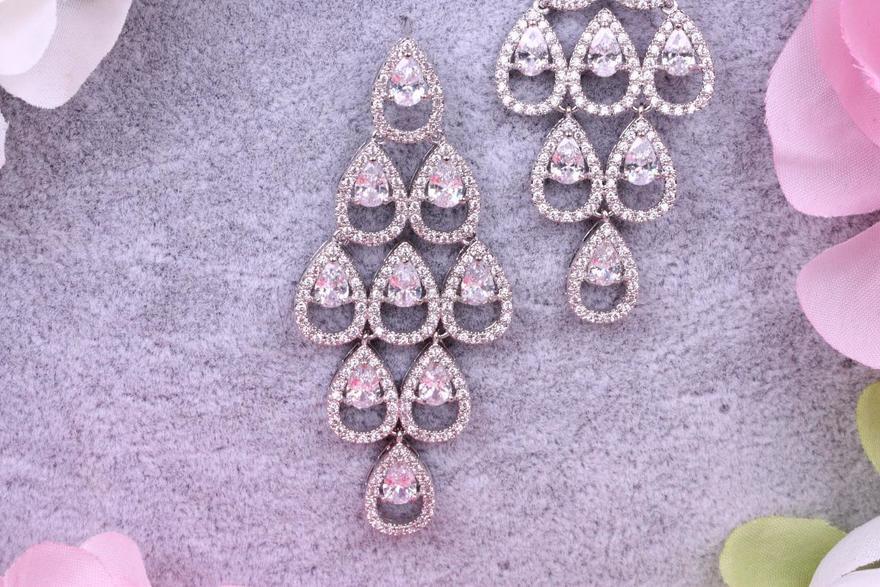 Серьги с цирконами Viva из Посеребренная бижутерия от  3