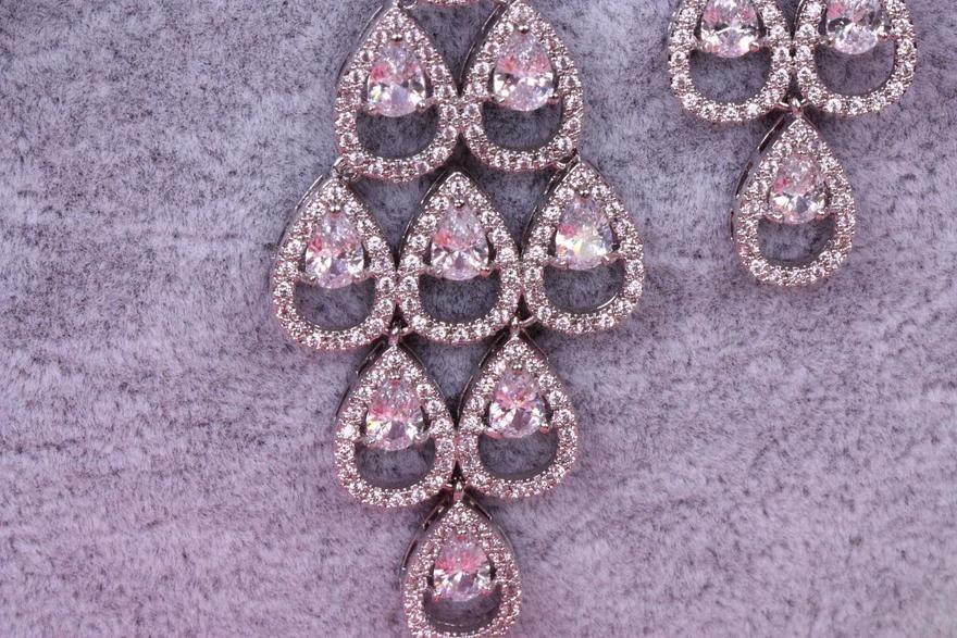 Серьги с цирконами Viva из Посеребренная бижутерия от  4