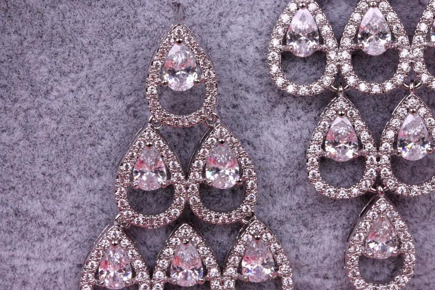 Серьги с цирконами Viva из Посеребренная бижутерия от  5