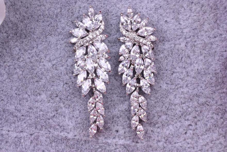 Серьги Милли с цирконами из Посеребренная бижутерия от  3