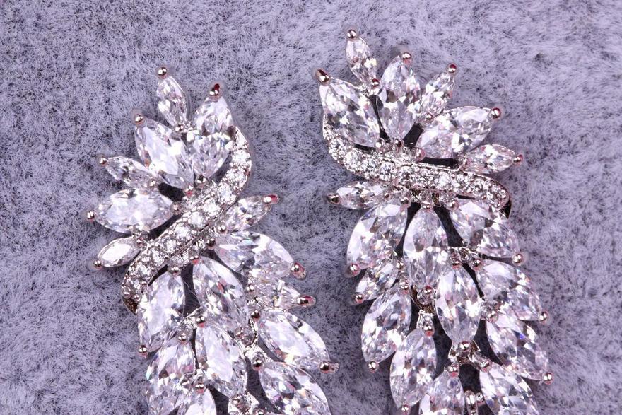 Серьги Милли с цирконами из Посеребренная бижутерия от  4